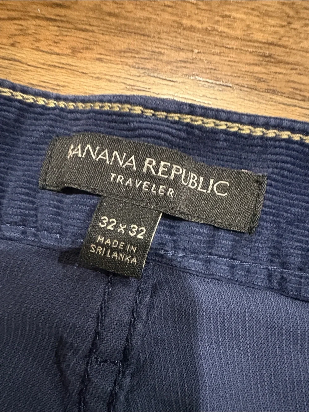 Banana Republic Traveler Athletic Tapered fit corduroy pants. Navy blue. 32 x 32